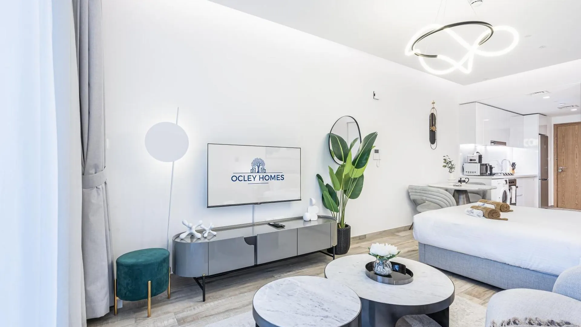 Apartment Exquisite Modern Home Minutes From Downtown Dubai