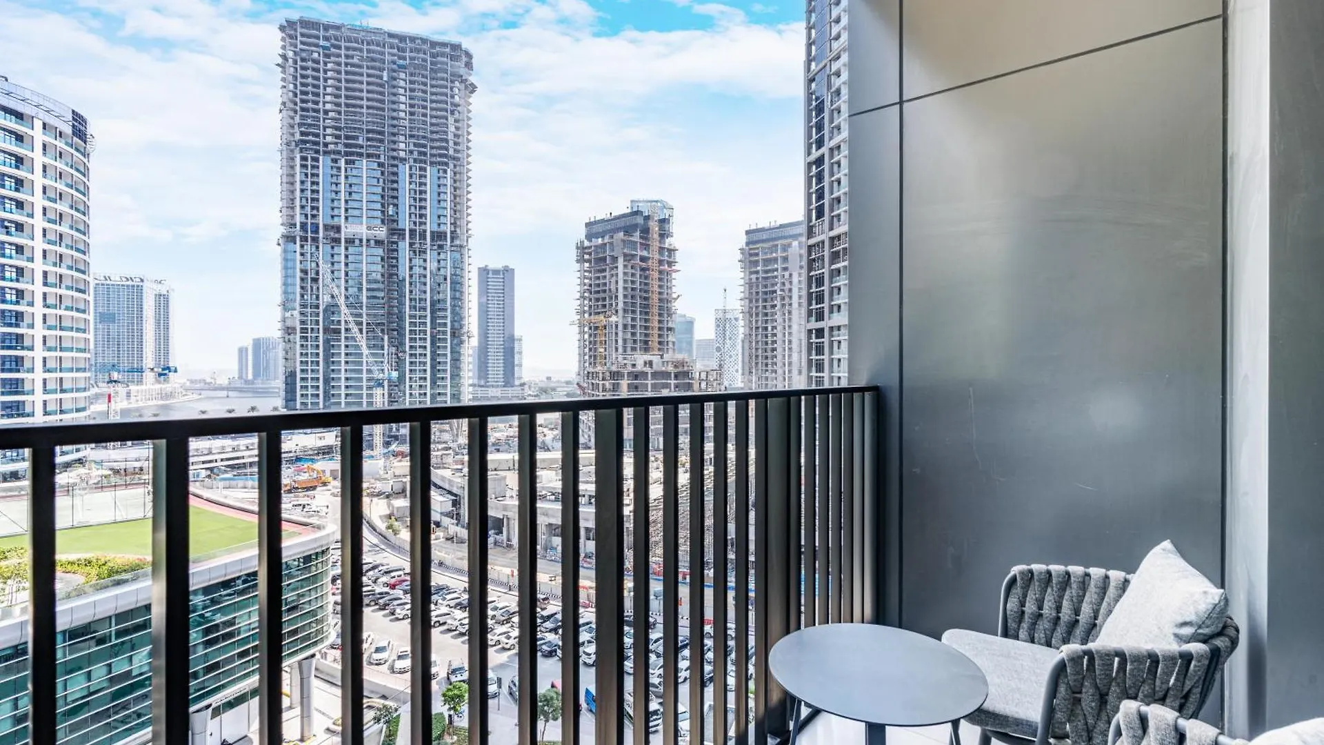 Exquisite Modern Home Minutes From Downtown Dubai